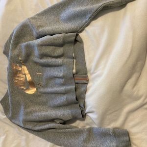 Cropped Nike crew neck